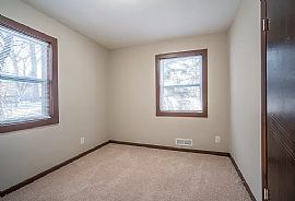 10405 W Manor Park Dr, Milwaukee, Wi 53227 in Milwaukee, WI (Photo 9 of 12)