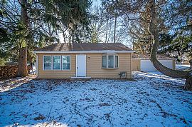 10405 W Manor Park Dr, Milwaukee, Wi 53227 in Milwaukee, WI