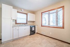 10405 W Manor Park Dr, Milwaukee, Wi 53227 in Milwaukee, WI (Photo 10 of 12)