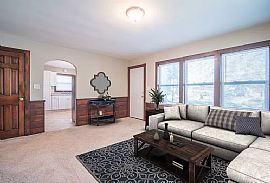 10405 W Manor Park Dr, Milwaukee, Wi 53227 in Milwaukee, WI (Photo 2 of 12)