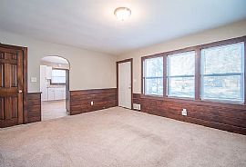 10405 W Manor Park Dr, Milwaukee, Wi 53227 in Milwaukee, WI (Photo 3 of 12)