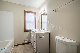 10405 W Manor Park Dr, Milwaukee, Wi 53227 in Milwaukee, WI (Photo 8 of 12)