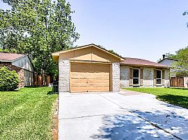 4822 Porter Ridge Dr, Houston in Houston, TX (Photo 2 of 12)