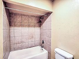 4822 Porter Ridge Dr, Houston in Houston, TX (Photo 9 of 12)