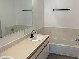 6008 N Fountain Ln, Garden City, Id 83714 . Peaceful House  in Garden City, ID (Photo 8 of 12)