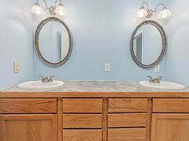 Newly Remodeled 4beds House  in Wichita, KS (Photo 7 of 8)