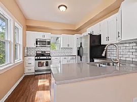 Beautifully Remodeled Bungalow with 4 Bedrooms, 1 Bathroom in Rockford, IL (Photo 3 of 7)