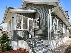 Beautifully Remodeled Bungalow with 4 Bedrooms, 1 Bathroom in Rockford, IL (Photo 6 of 7)