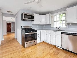 1387 Wood Ave, Bridgeport, Ct 06604 in Bridgeport, CT (Photo 10 of 12)