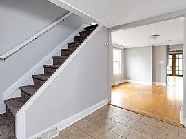 1387 Wood Ave, Bridgeport, Ct 06604 in Bridgeport, CT (Photo 3 of 12)