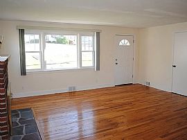 21 Birdsey Ave, Meriden, Ct 06450 in Meriden, CT (Photo 2 of 12)