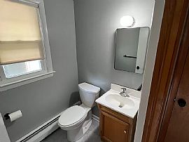 13 Randall Ct, Middletown, Ct 06457 in Middletown, CT (Photo 10 of 12)