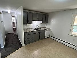 13 Randall Ct, Middletown, Ct 06457 in Middletown, CT (Photo 2 of 12)