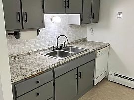 13 Randall Ct, Middletown, Ct 06457 in Middletown, CT (Photo 3 of 12)