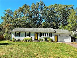 23 Briarwood Cir, North Haven, Ct 06473 in North Haven, CT