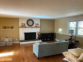 23 Briarwood Cir, North Haven, Ct 06473 in North Haven, CT (Photo 4 of 12)