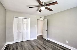 Beautiful 3 Bedroom Home in Houston, TX (Photo 9 of 12)