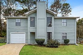 6100 Meadow Crest Cir, Birmingham, Al 35212 in Birmingham, AL