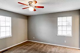 6100 Meadow Crest Cir, Birmingham, Al 35212 in Birmingham, AL (Photo 5 of 12)