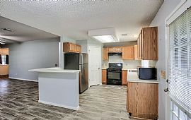 Beautiful 3 Bedroom Home  in Houston, TX (Photo 5 of 12)