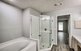 Beautiful 3 Bedroom Home  in Houston, TX (Photo 7 of 12)