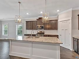 2538 Celia Ct Sw, Huntsville, Al 35803 in Huntsville, AL (Photo 6 of 12)