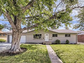 4 Bedrooms Home in Denver, CO