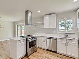 4 Bedrooms Home in Denver, CO (Photo 10 of 12)