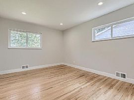 4 Bedrooms Home in Denver, CO (Photo 11 of 12)