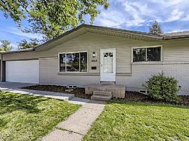 4 Bedrooms Home in Denver, CO (Photo 3 of 12)