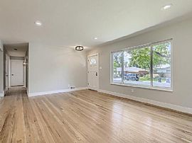 4 Bedrooms Home in Denver, CO (Photo 5 of 12)