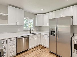 4 Bedrooms Home in Denver, CO (Photo 9 of 12)