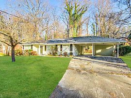 2757 Arrowood Dr, East Pt, Ga 30344 . Comfortable House in East Point, GA (Photo 2 of 11)