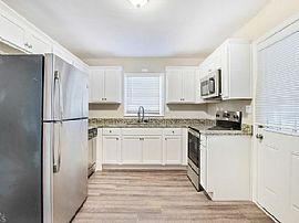 2757 Arrowood Dr, East Pt, Ga 30344 . Comfortable House in East Point, GA (Photo 4 of 11)