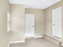 10 N Mars Ave, Clearwater, Fl  in Clearwater, FL (Photo 7 of 11)