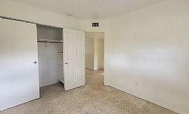 2467 Hyde Park St, Sarasota, Fl 34239 in Sarasota, FL (Photo 8 of 9)