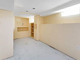 1387 Wood Ave, Bridgeport, Ct 06604 in Bridgeport, CT (Photo 10 of 12)