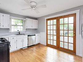 1387 Wood Ave, Bridgeport, Ct 06604 in Bridgeport, CT (Photo 6 of 12)