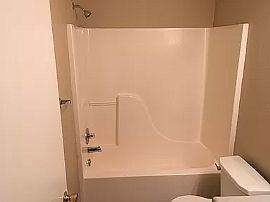 Adorable 3 Bedroom Home in Indianapolis, IN (Photo 4 of 12)