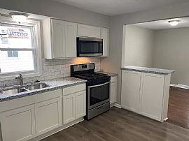 925 E Holt Ave, Milwaukee, Wi 53207 in Milwaukee, WI (Photo 11 of 12)