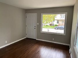 925 E Holt Ave, Milwaukee, Wi 53207 in Milwaukee, WI (Photo 6 of 12)