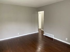 925 E Holt Ave, Milwaukee, Wi 53207 in Milwaukee, WI (Photo 8 of 12)