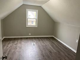 925 E Holt Ave, Milwaukee, Wi 53207 in Milwaukee, WI (Photo 9 of 12)