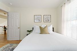 Fully Furnished and Newly Renovated Single Family Home in Charleston, SC (Photo 12 of 12)