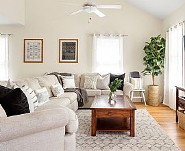 Fully Furnished and Newly Renovated Single Family Home in Charleston, SC (Photo 2 of 12)