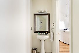 Fully Furnished and Newly Renovated Single Family Home in Charleston, SC (Photo 7 of 12)