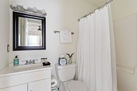 Fully Furnished and Newly Renovated Single Family Home in Charleston, SC (Photo 8 of 12)