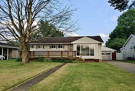 420 Dodge Ave, Williamstown, Wv 26187 in Williamstown, WV