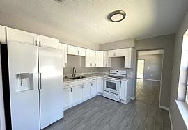 4912 23rd St W #a, Bradenton, Fl 34207 in Bradenton, FL (Photo 2 of 7)