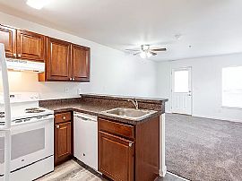 Apartment For Rent in Detroit, MI (Photo 4 of 11)